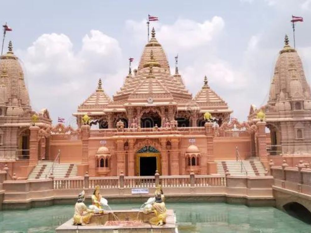 Sacred Ayodhya & Varanasi Pilgrimage - Uttar Pradesh Tour Package | Sky Globals