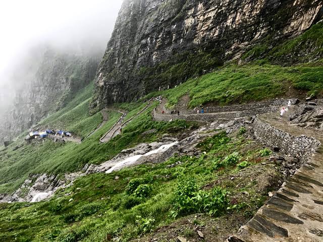 Valley of Flowers & Hemkund Sahib Trek - Image 4 | Sky Globals