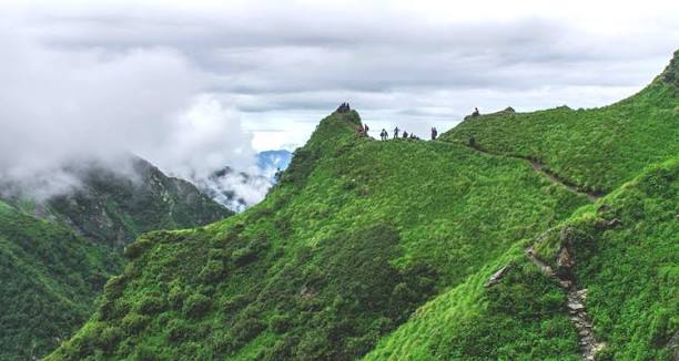 Shrikhand Mahadev Sacred Expedition: Shimla to Shivling Summit - Image 4 | Sky Globals