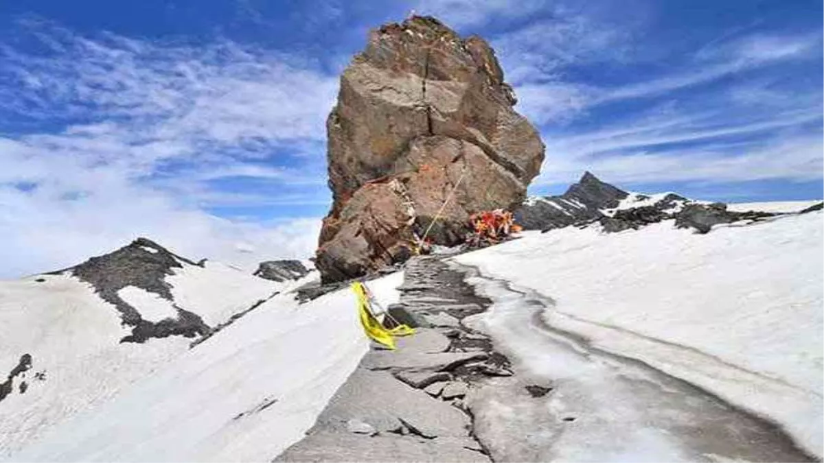 Shrikhand Mahadev Sacred Expedition: Shimla to Shivling Summit - Image 3 | Sky Globals